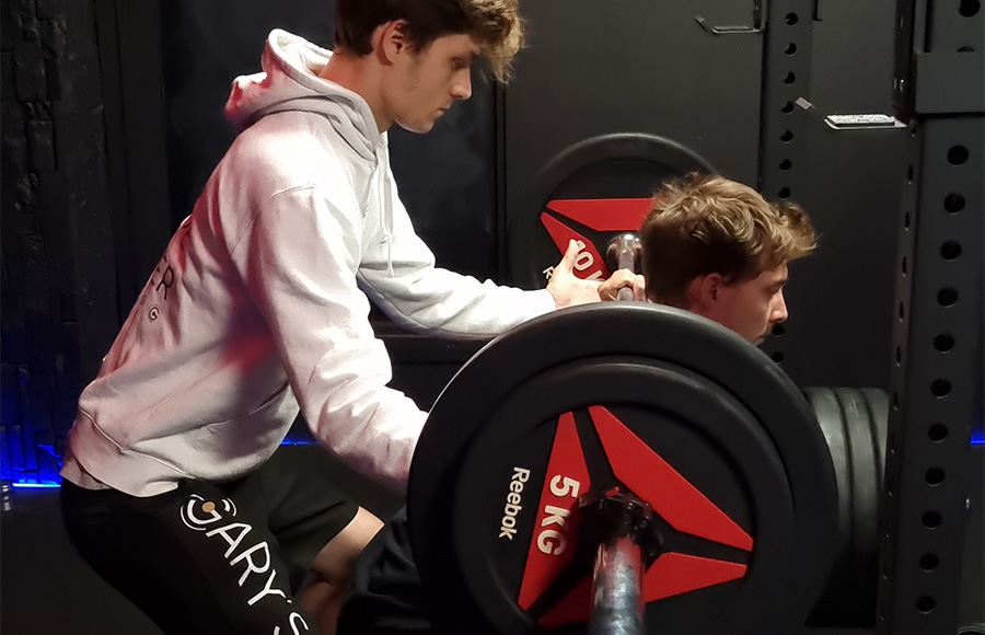 vignette-strong